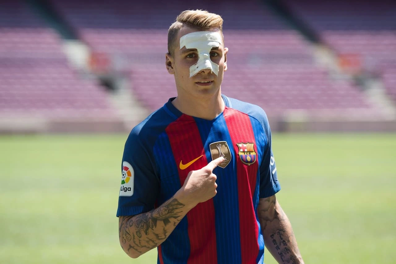 Lucas Digne causa revuelo al aparecer con la camiseta del Real Madrid
