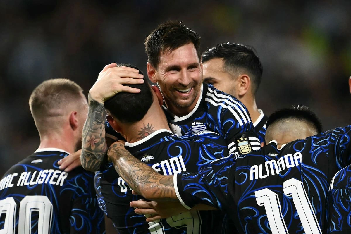 Scaloni responde a rumores sobre el favoritismo a Argentina en el Mundial