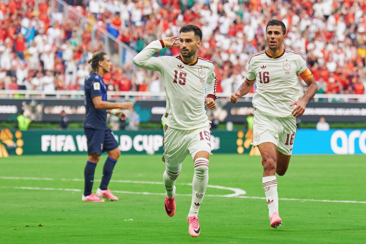 Álex Baena se convierte en el primer futbolista en ganar Juegos, Eurocopa y Mundial consec