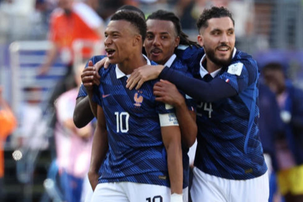 Francia se enfrenta a Irak en su primer partido histórico
