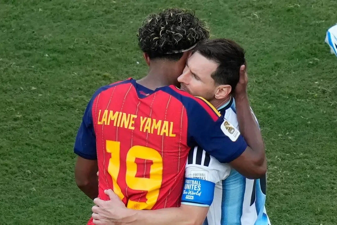 Lamine Yamal muestra su admiración a Lionel Messi tras la final